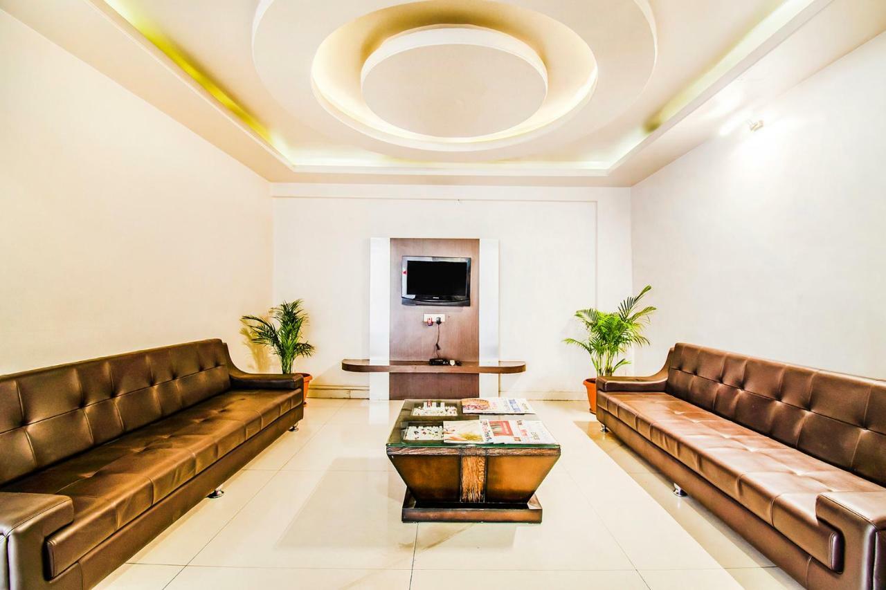 Fabhotel Prime Sanket Inn, Phoenix Mall 辛加瓦迪 外观 照片